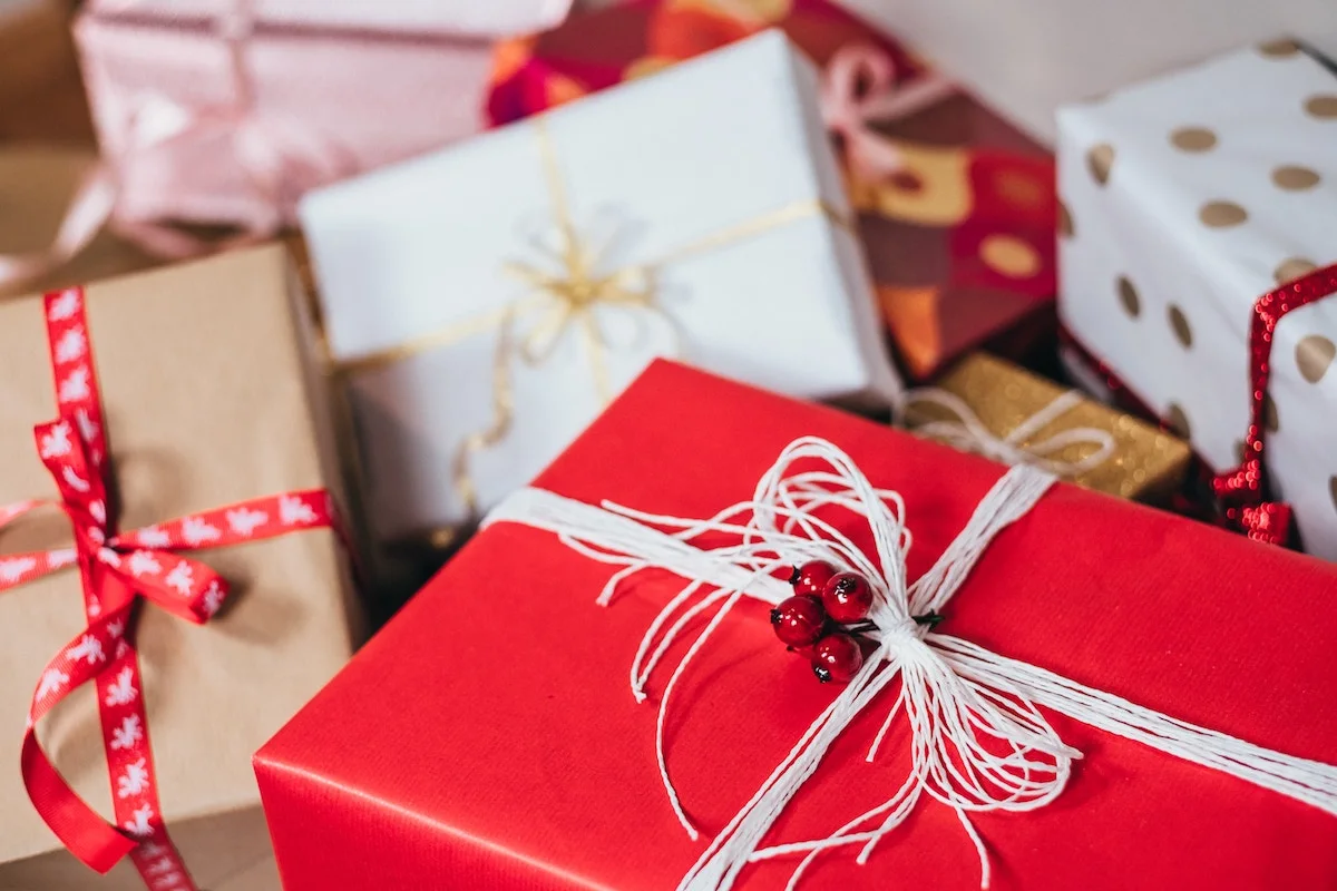 too many holiday gifts for toddlers - How to avoid the holiday gift overload