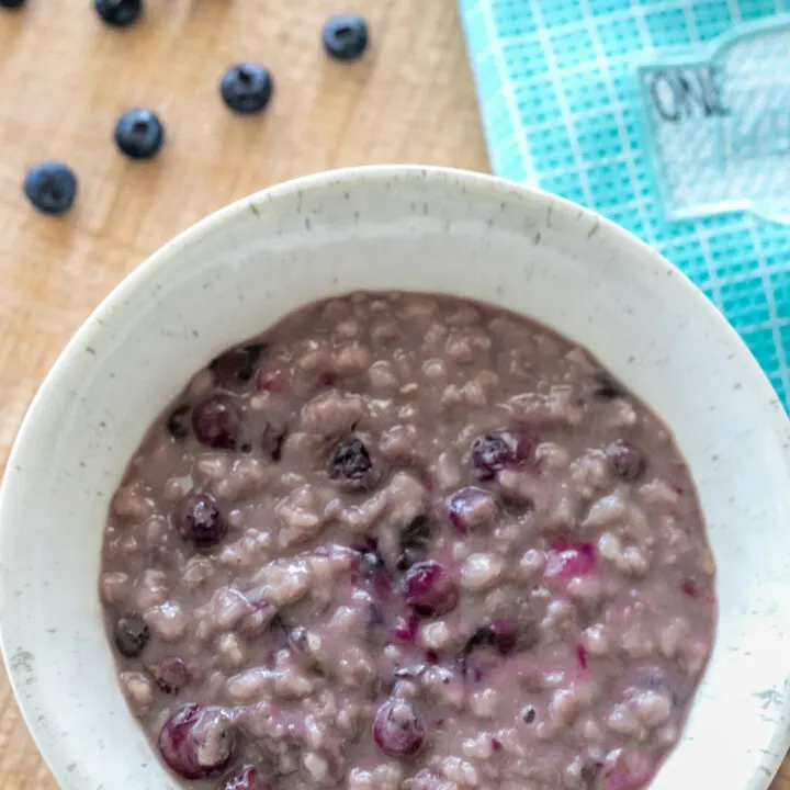Instant Pot Blueberry Vanilla Oatmeal is a great, easy breakfast for hungry toddlers!